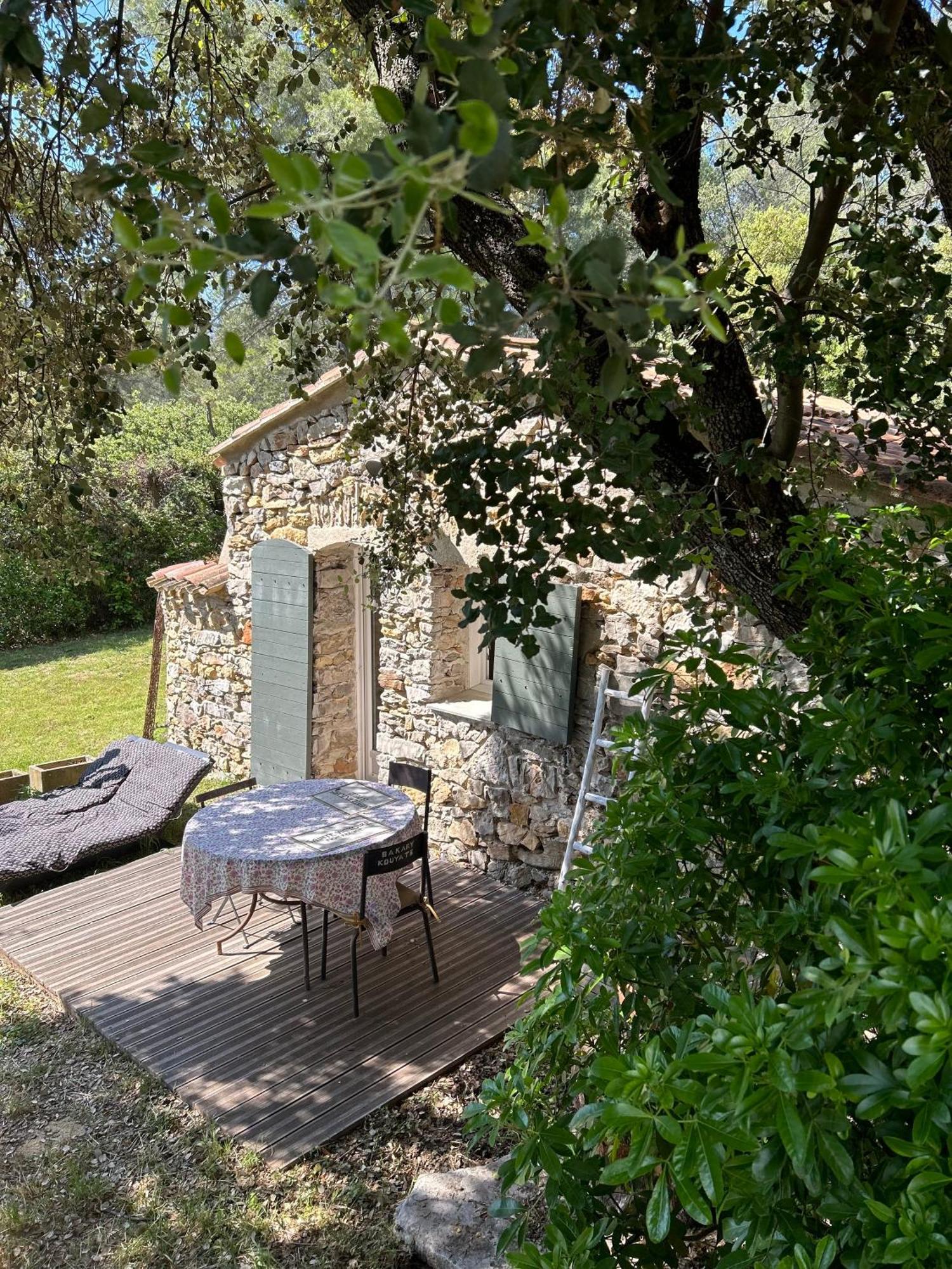 Les Cabanons Sainte Victoire Hotel Стая снимка