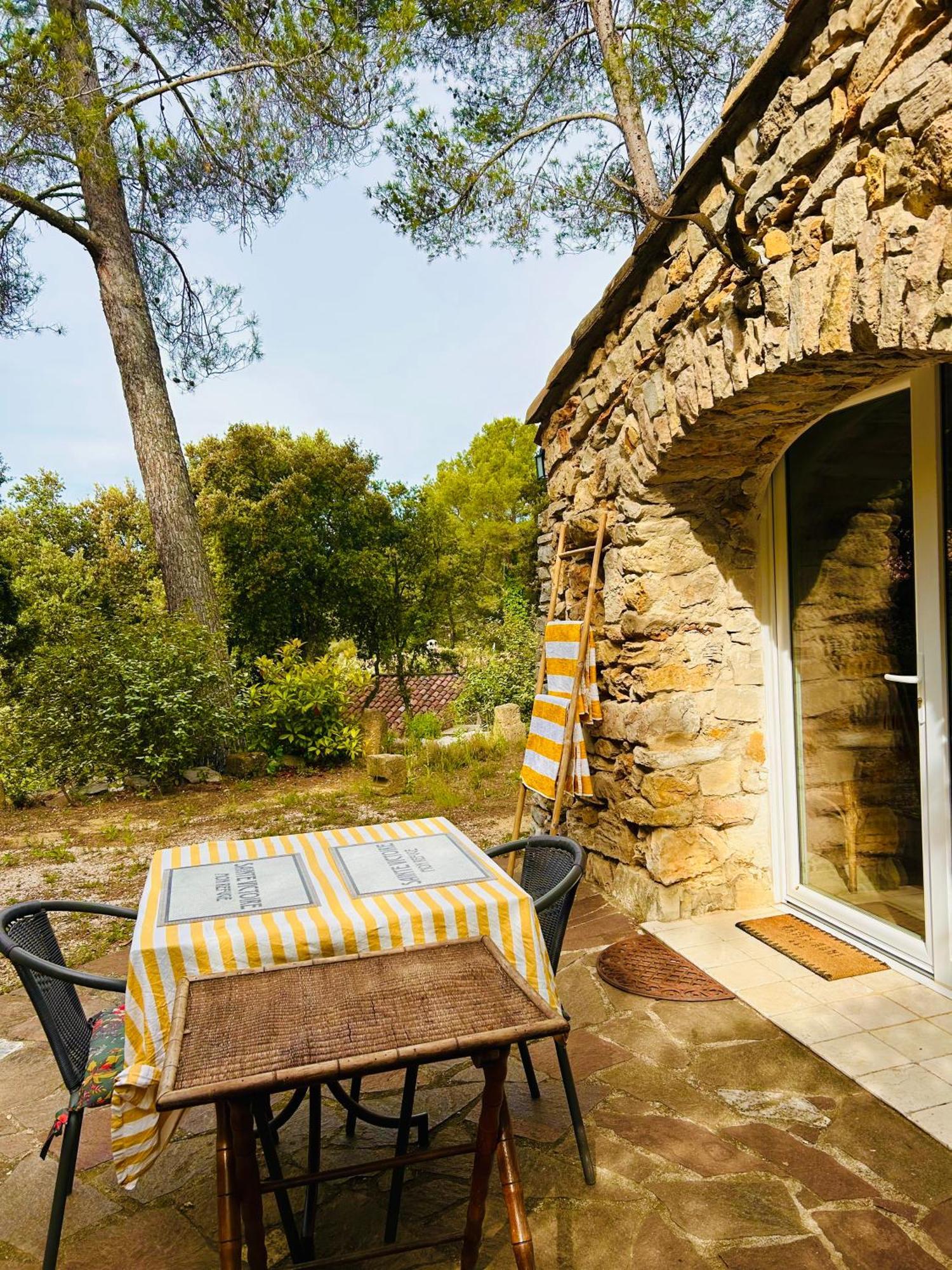 Les Cabanons Sainte Victoire Hotel Екстериор снимка